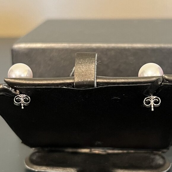8.5-9MM Saltwater Cultured Pearl stud earrings 14KT White Gold EUC demure - Picture 7 of 15